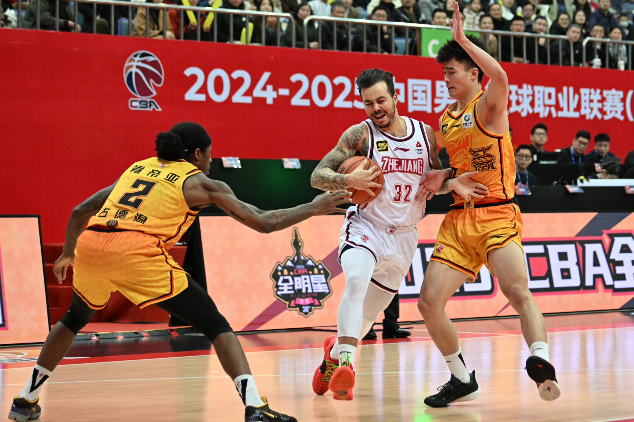 赛地聚焦：欧篮联今晨热度飙升，克里夫兰骑士刷新队史纪录，更衣室稳定，训练强度明显提升的简单介绍-开云官网