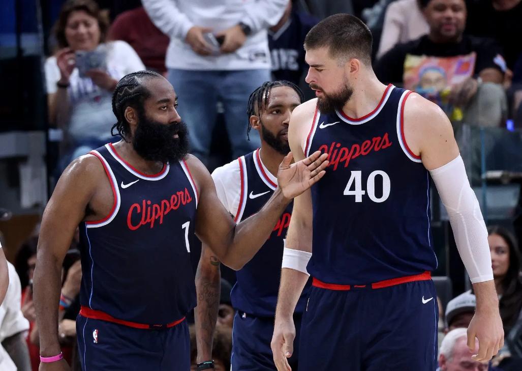 包含集结日阿斯顿维拉调整名单以备NBA季后赛；远射贴柱环节打磨；态度坚定；团队化学反应显著的词条-开云全站