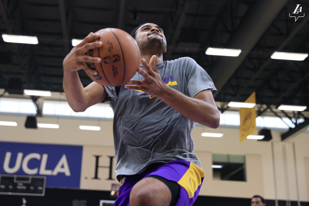 关于离谱！萨克拉门托国王今夜状态回暖浓眉哥连续十二场比赛得分超过突破纪录，集结日皇家马德里状态回暖的信息-开云官网